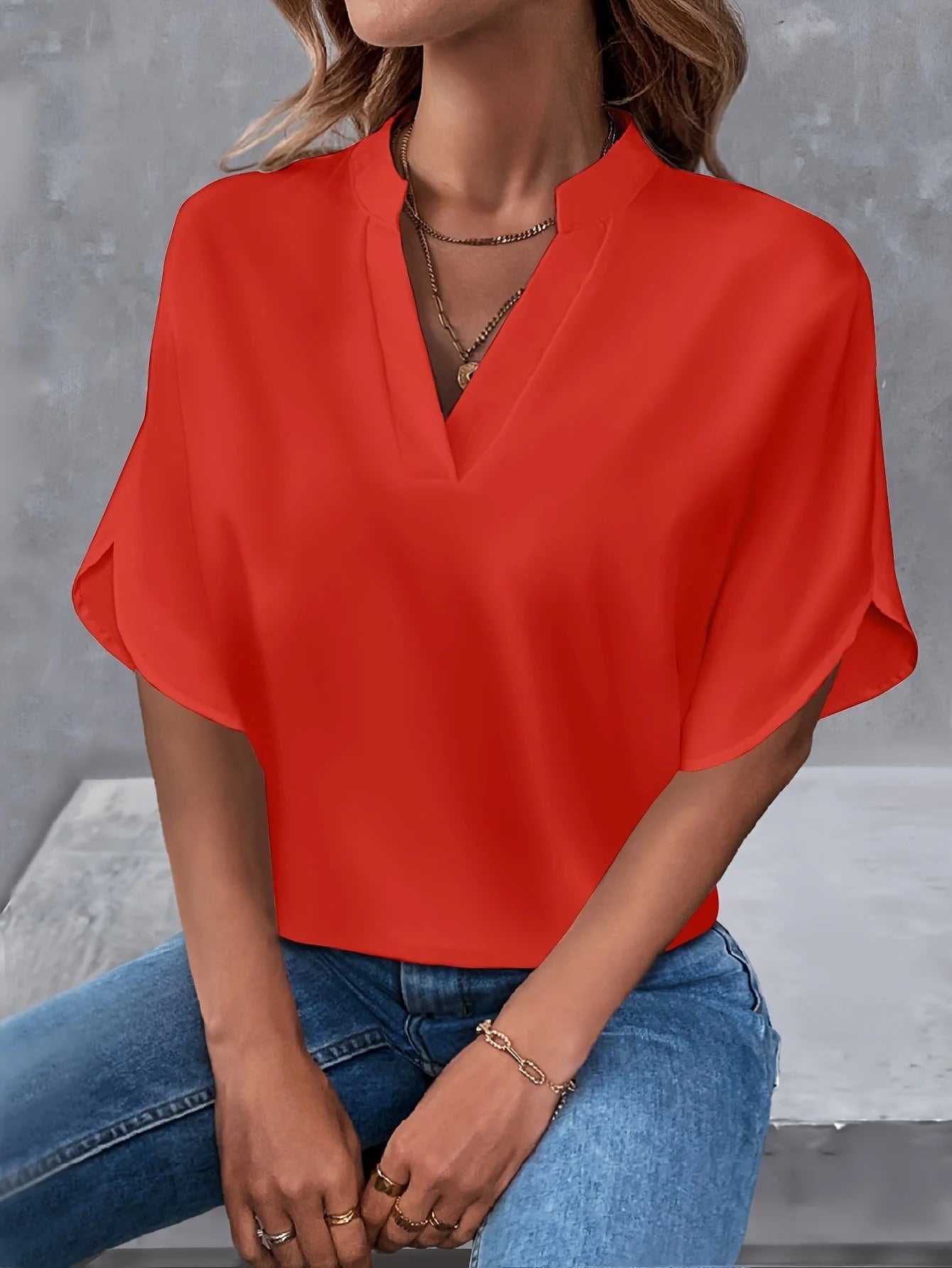 Lexia – Relaxed V-Neck Blouse