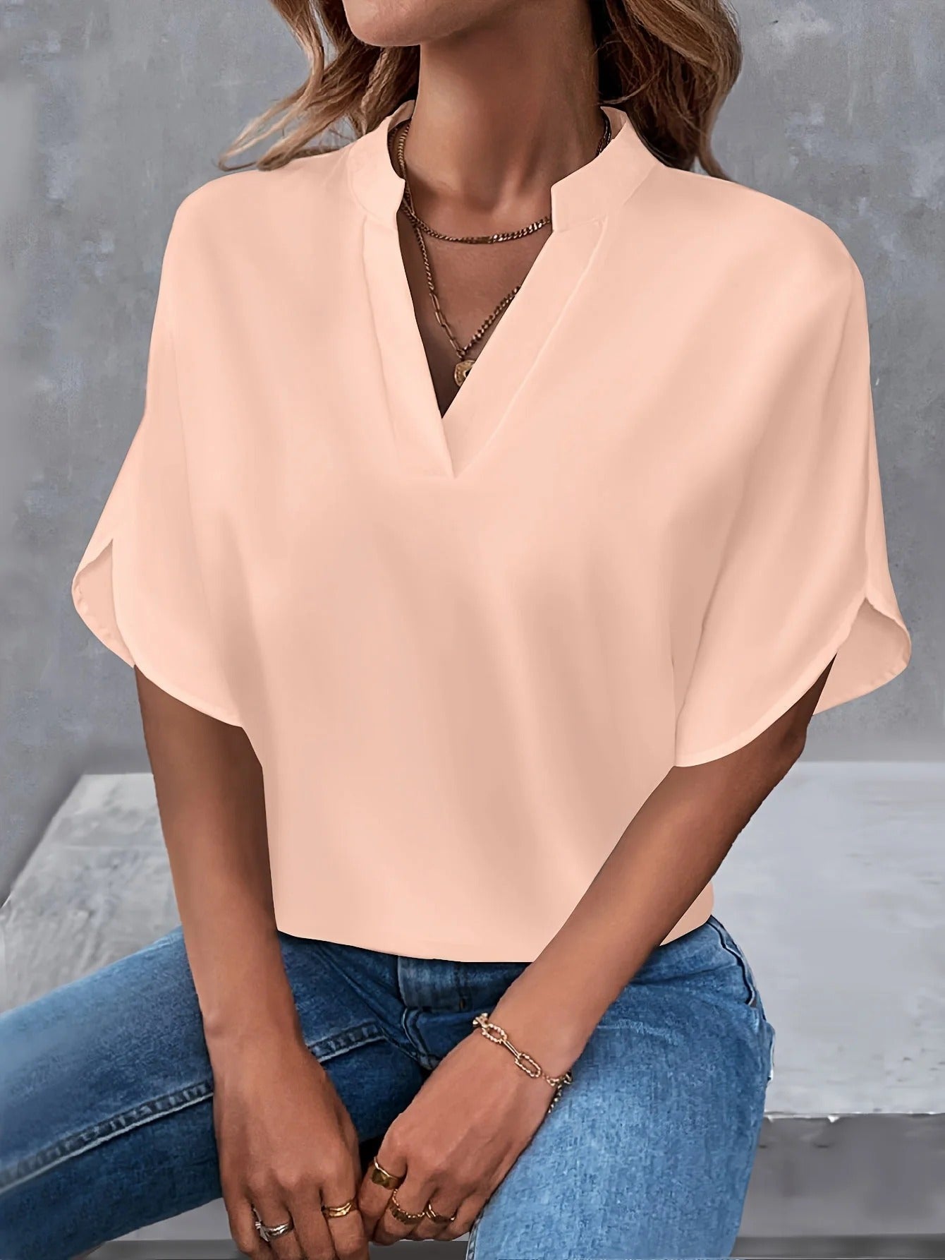Lexia – Relaxed V-Neck Blouse