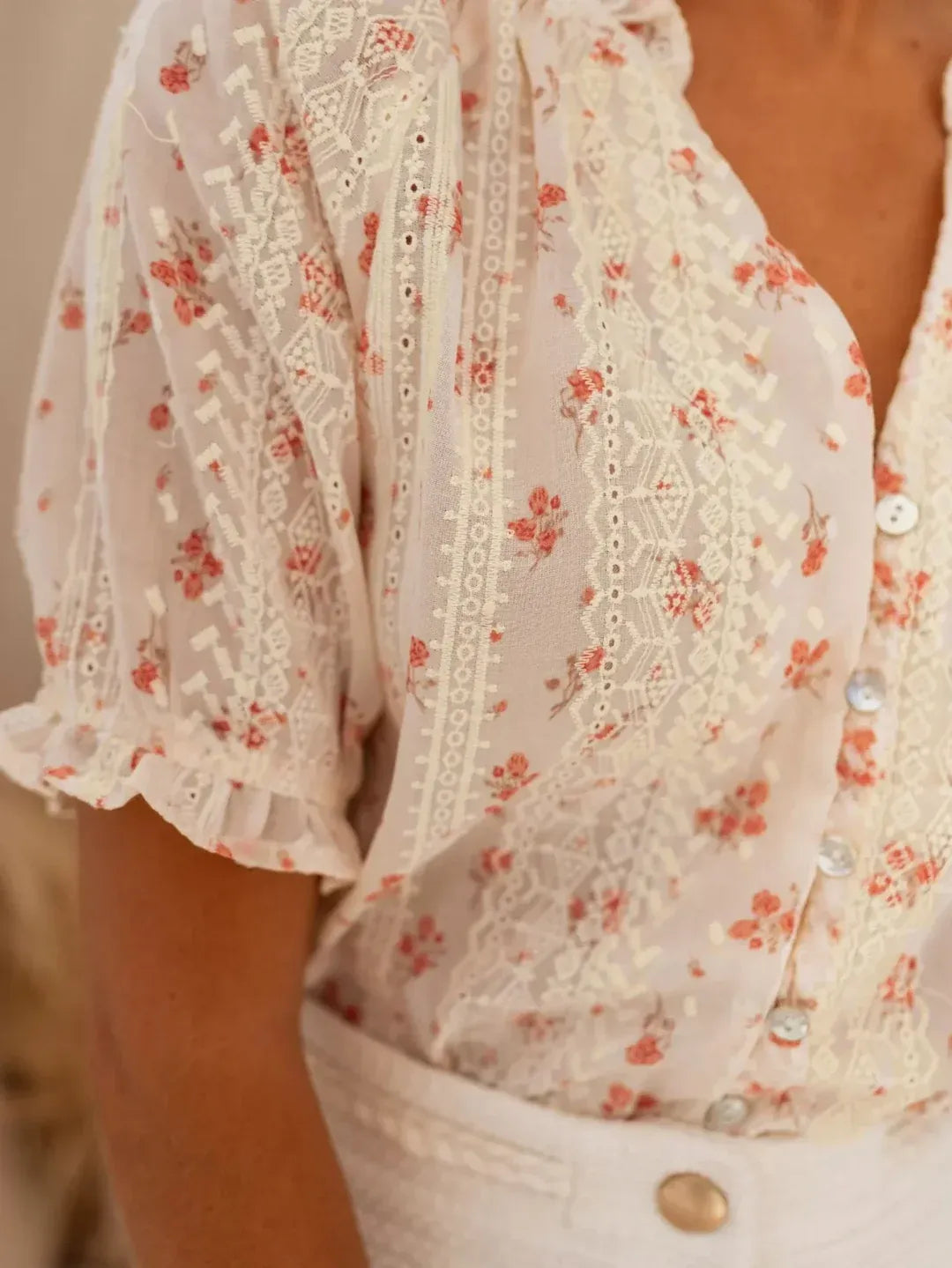 Georgina – Airy Floral Summer Blouse