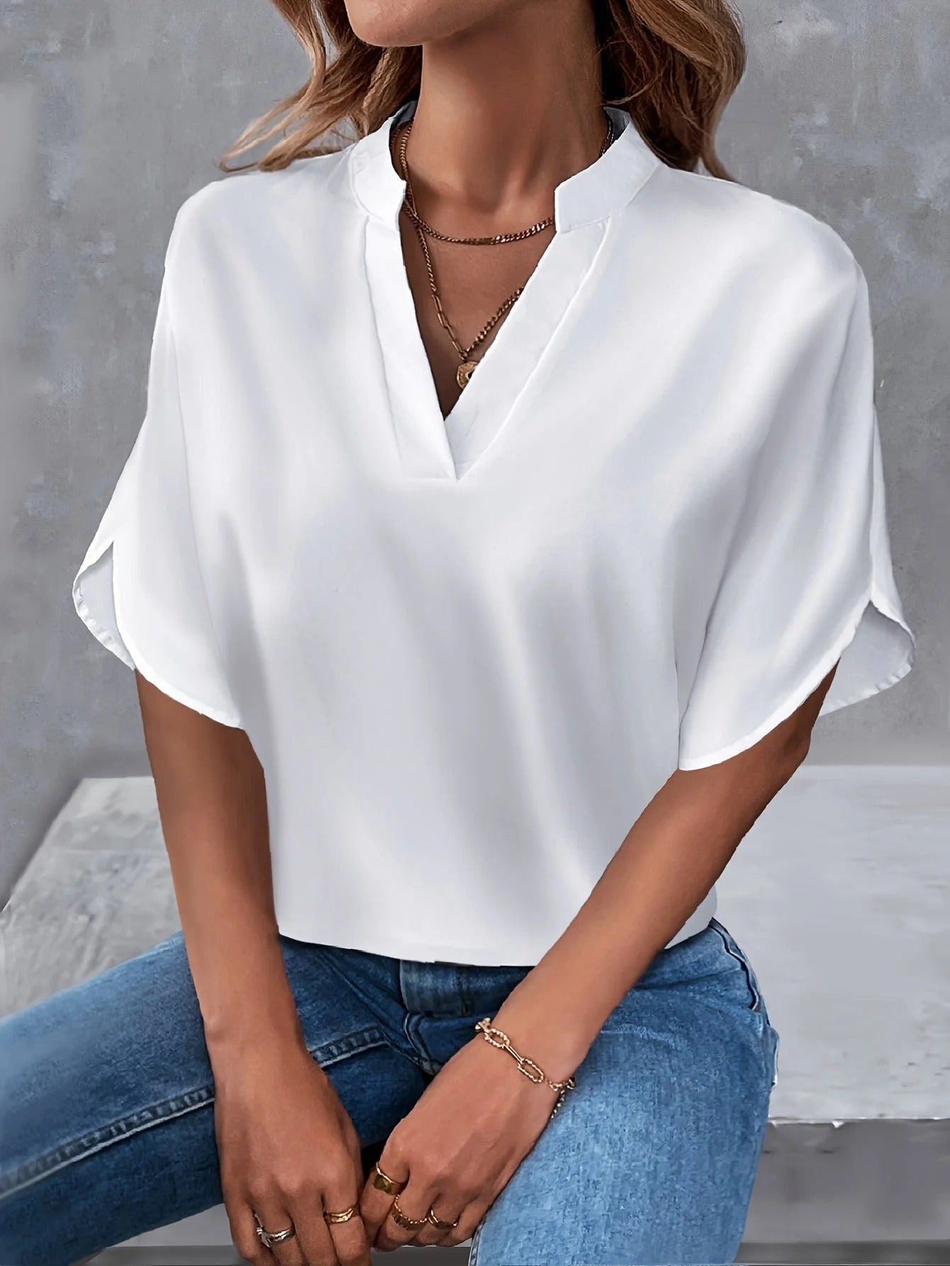 Lexia – Relaxed V-Neck Blouse