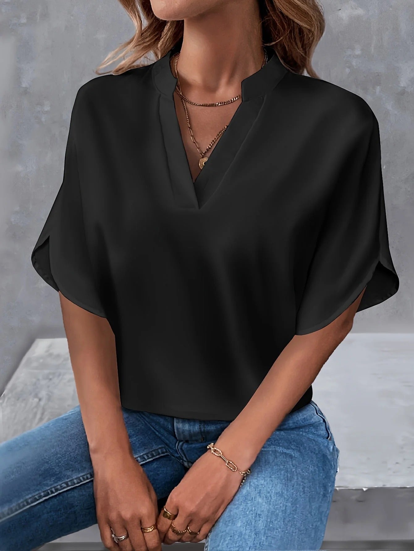 Lexia – Relaxed V-Neck Blouse
