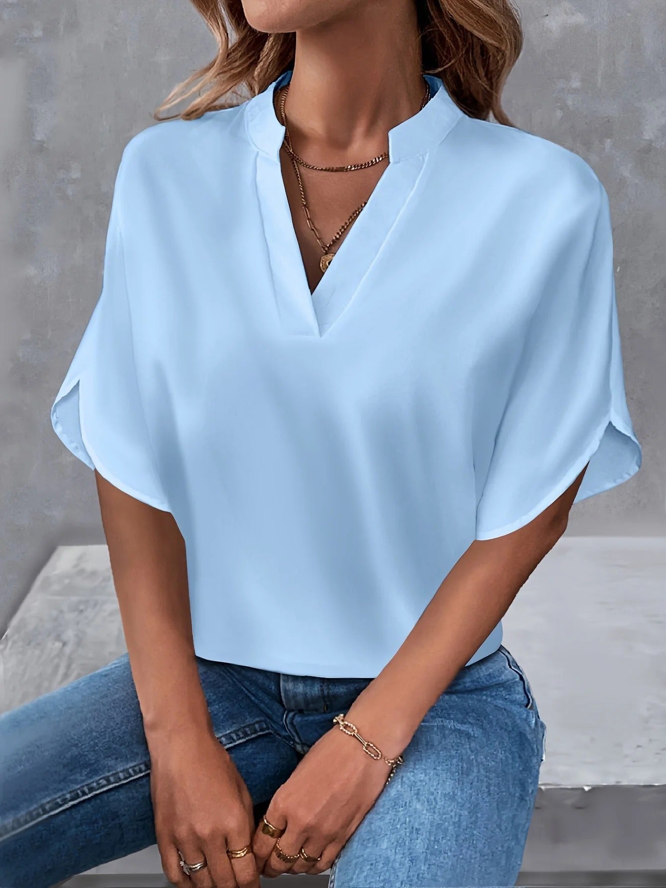 Lexia – Relaxed V-Neck Blouse