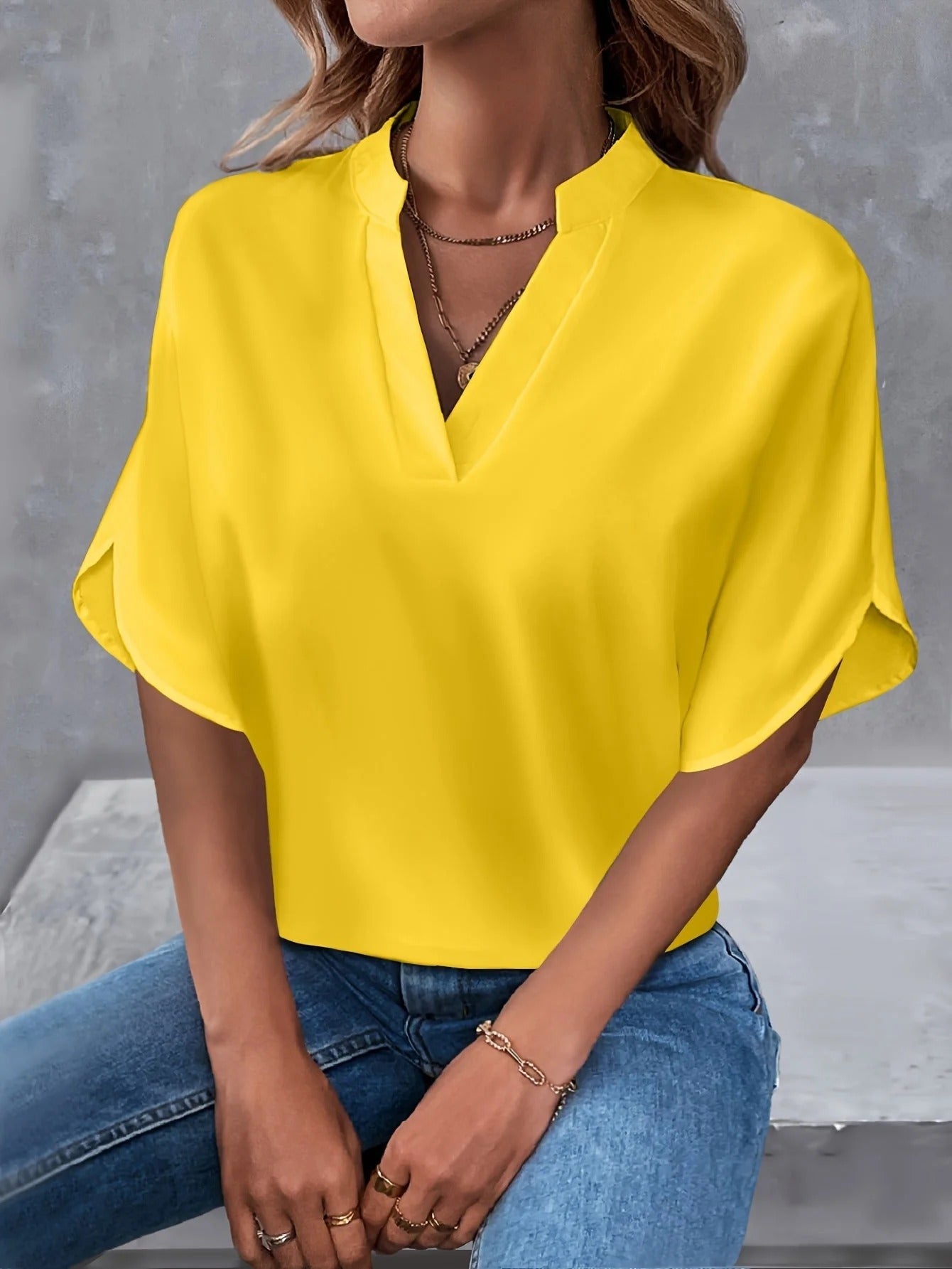 Lexia – Relaxed V-Neck Blouse