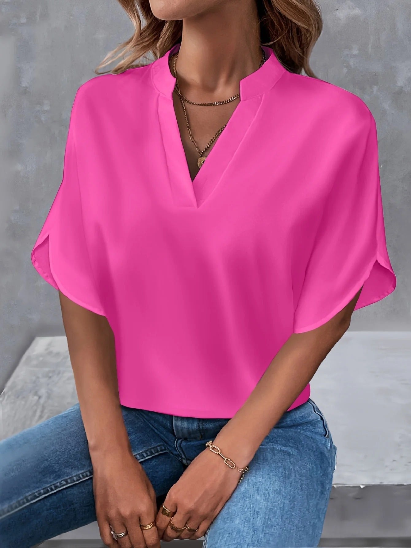 Lexia – Relaxed V-Neck Blouse