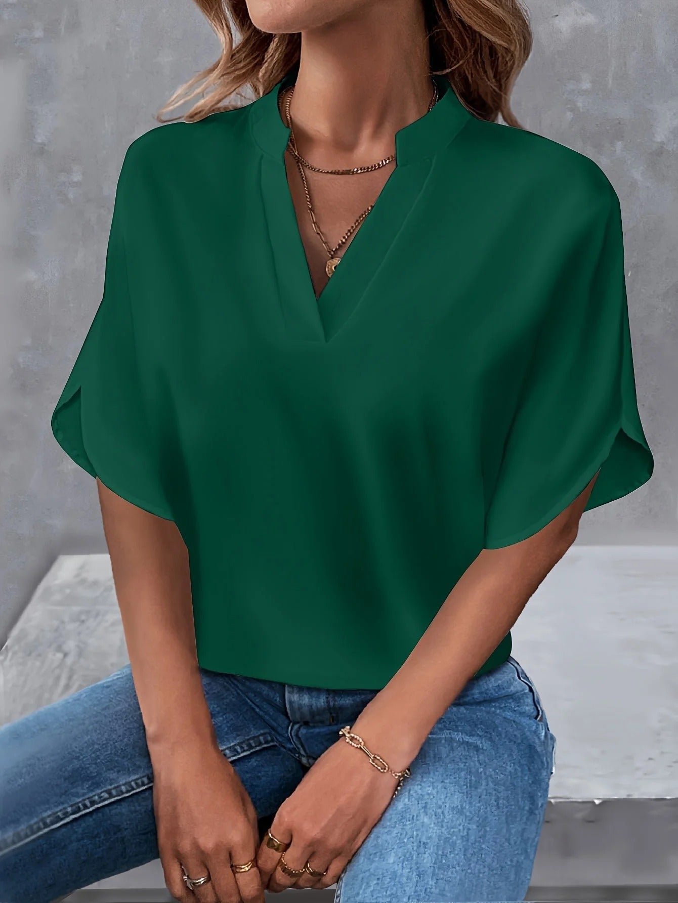 Lexia – Relaxed V-Neck Blouse