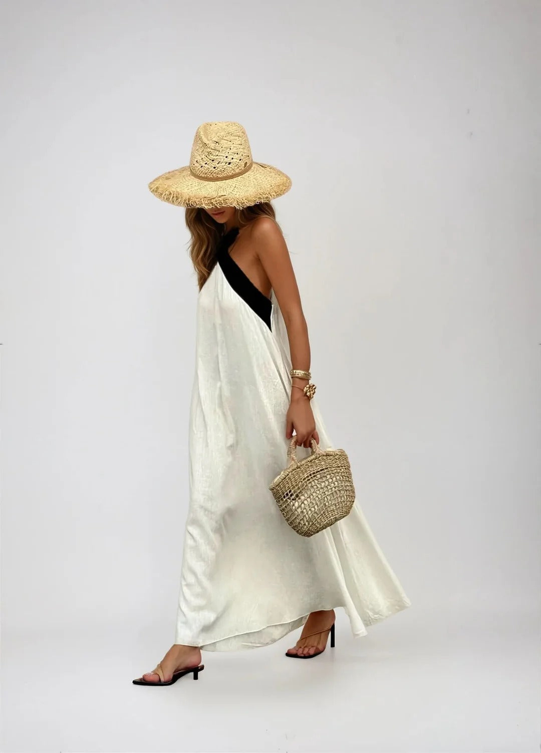 Lila – Elegant Halter Maxi Dress